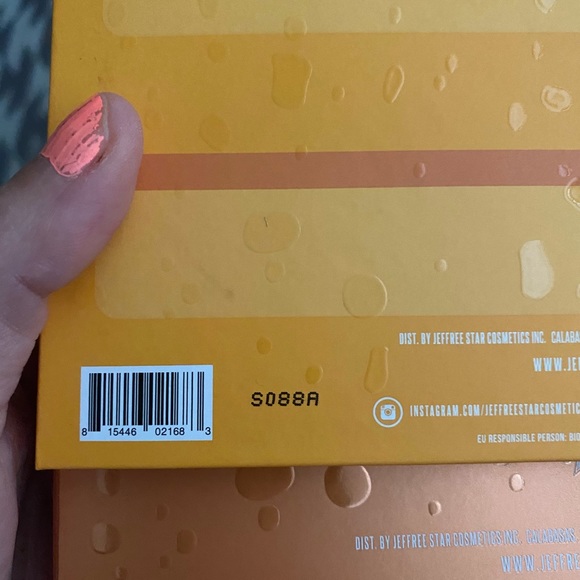 Jeffree Star “Thirsty” eyeshadow palette - Picture 7 of 8